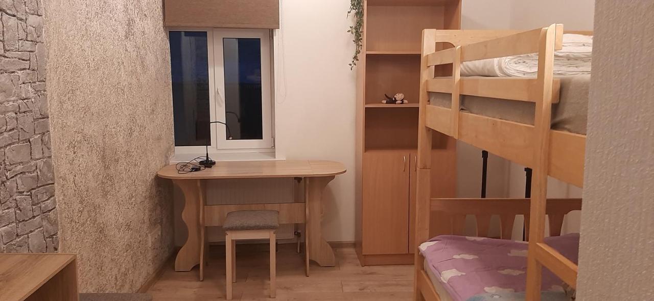 Gretas Namins Apartment